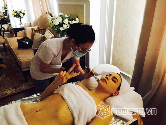 Hồ Ngọc Hà khoe đắp mặt nạ vàng xa xỉ Hồ Ngọc Hà khoe đắp mặt nạ vàng xa xỉ