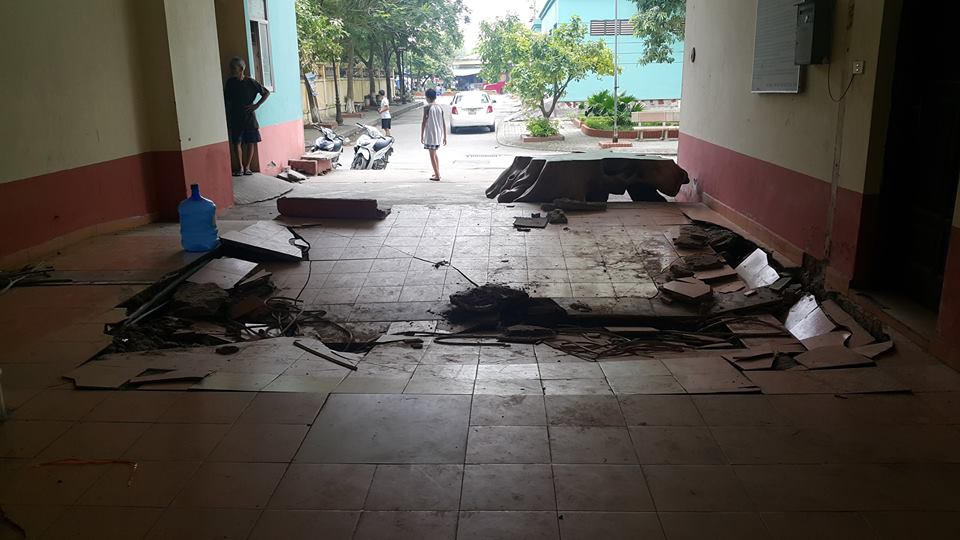 Dân chung cư hốt hoảng vì sàn nhà bất ngờ sập trong đêm