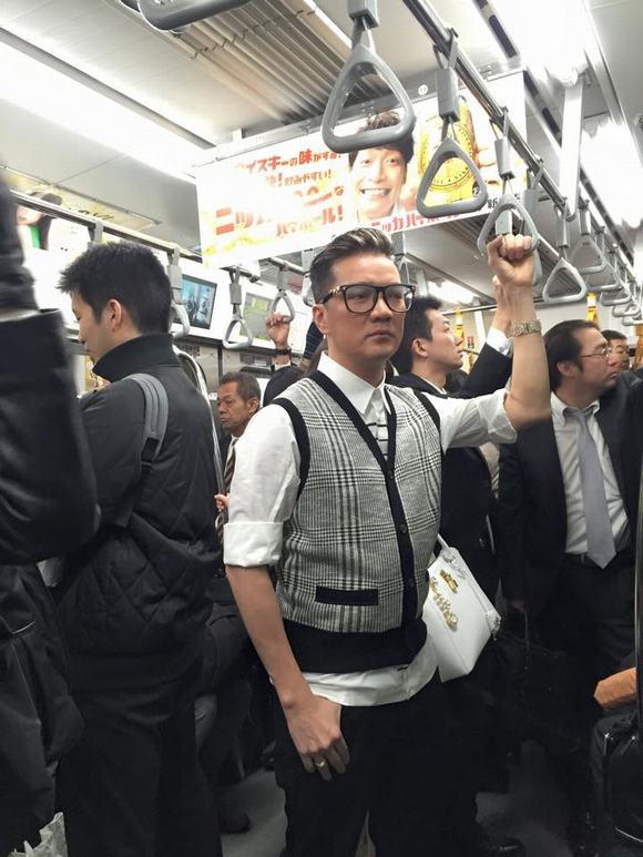 Đàm Vĩnh Hưng mất đồ 7