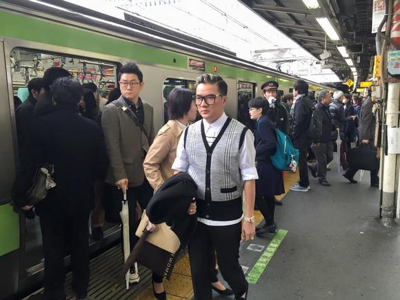 Đàm Vĩnh Hưng mất đồ 9