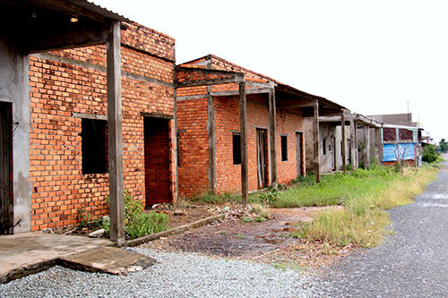 Hàng trăm căn nhà vượt lũ bị bỏ hoang ở miền Tây