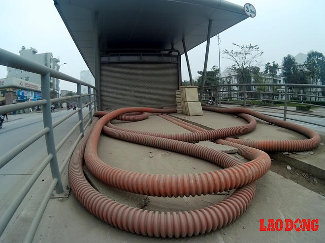 Cận cảnh sự “nham nhở” của dự án xe buýt nhanh hiện đại nhất thủ đô