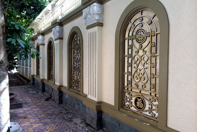 Biệt thự, đại gia, Thái Bình, Hà Nội, cổng biệt thự, tiền tỷ, ngân hàng, chứng khoán, nhôm đúc mạ đồng, biệt-thự, đại-gia, Thái-Bình, Hà-Nội, anh-em-ruột, cổng-biệt-thư, tiền-tỷ, ngân-hàng, chứng-khoán, nhôm-đúc-mạ-đồng