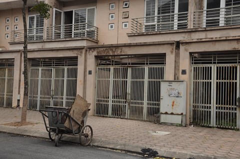 Xót xa cảnh biệt thự tiền tỉ bỏ hoang ở khu đô thị Văn Phú