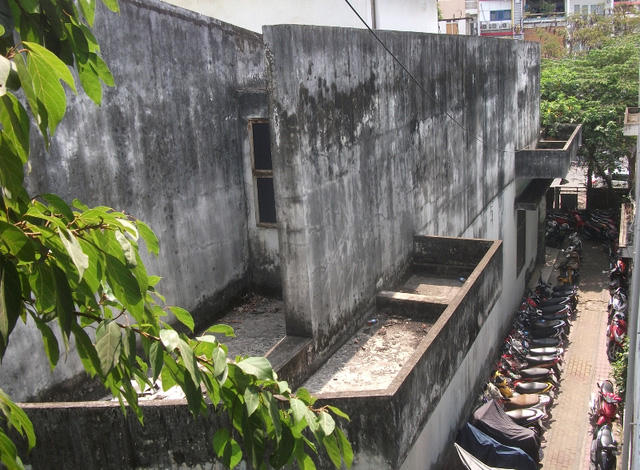 Dự án tỷ đô trên đất vàng TPHCM thành bãi gửi xe, nuôi gà