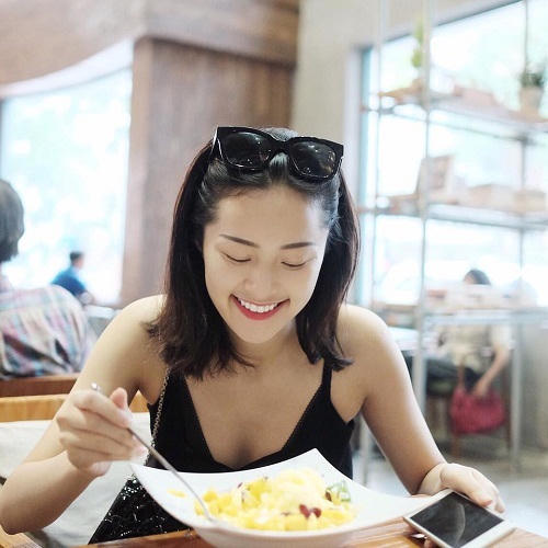 Bộ sưu tập áo hai dây gợi cảm của bạn gái Cường đô la