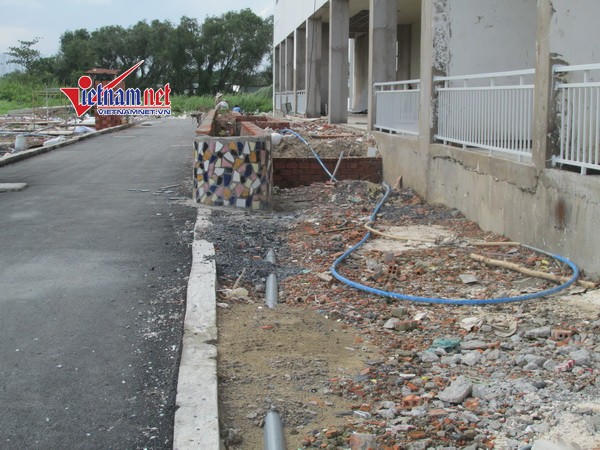 Thảm họa chung cư: Thi công ngổn ngang đã “lùa” dân vào ở
