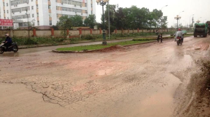 Thanh Hoá: Đường hỏng, lãnh đạo Sở xây dựng “né” thông tin