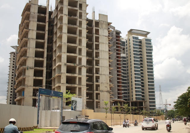 Thủ tục càng khó, giá nhà càng đắt