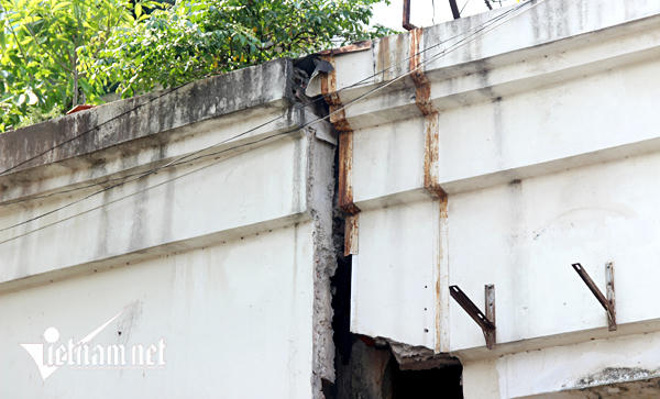 Tầng 1 chung cư nứt toác, hàng trăm hộ dân bất an