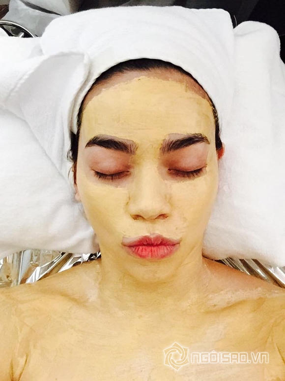 Hồ Ngọc Hà khoe đắp mặt nạ vàng xa xỉ Hồ Ngọc Hà khoe đắp mặt nạ vàng xa xỉ