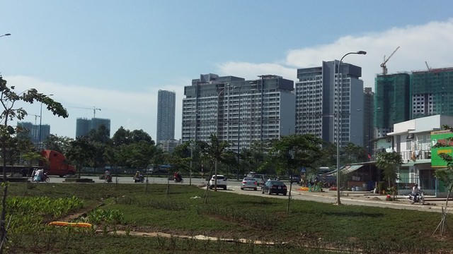 
Đường dẫn vào khu đô thị Cát Lái, nơi được xem là điểm đen về kẹt xe của thành phố.
