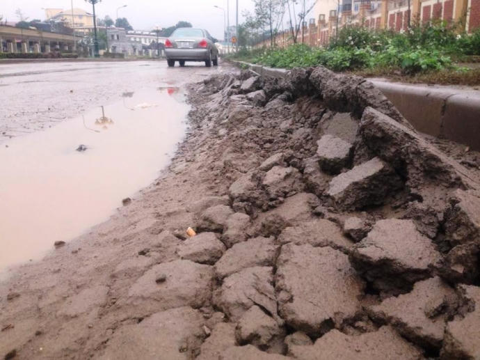 Thanh Hoá: Đường hỏng, lãnh đạo Sở xây dựng “né” thông tin