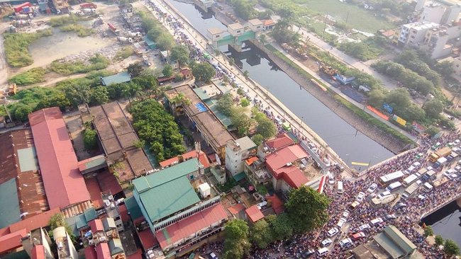 Kẹt xe kinh hoàng: Vì sao Cầu Tó "thất thủ"?