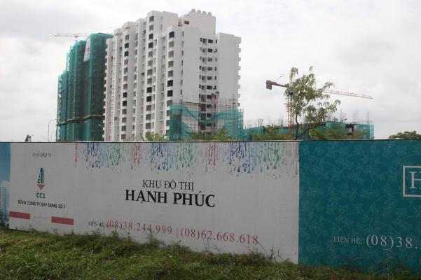 
Khu đô thị Hạnh Phúc nằm trên đường Nguyễn Văn Linh cũng vừa được tái khởi công xây dựng sau nhiều năm khá chậm.
