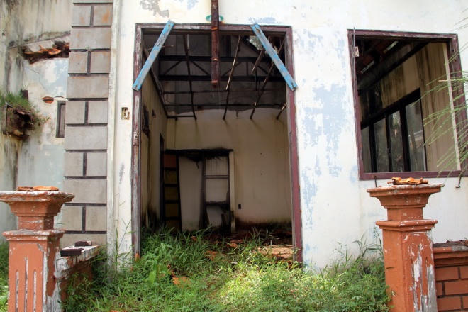 Hoang tàn ở khu biệt thự, resort cao cấp ven biển Bình Thuận