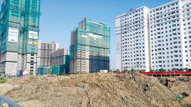 Bất động sản thương mại vào tầm ngắm điều chỉnh