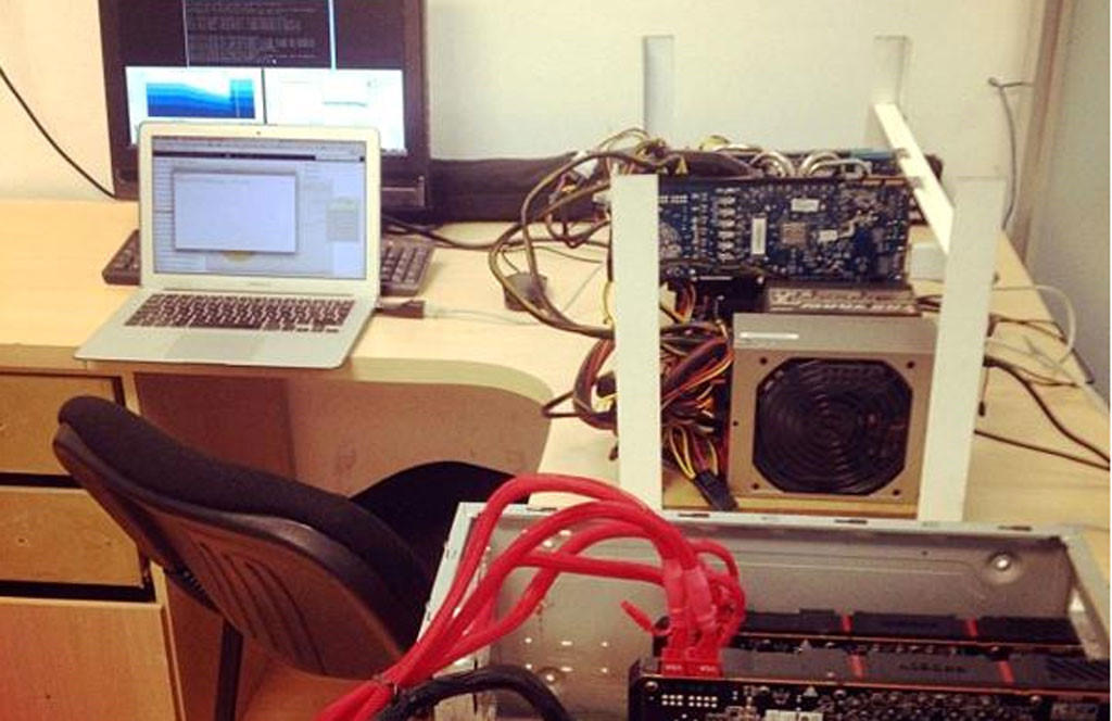 "Đào" Bitcoin ở Venezuela như đóng phim trinh thám