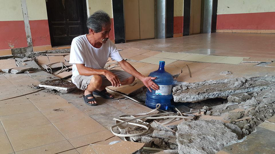 Dân chung cư hốt hoảng vì sàn nhà bất ngờ sập trong đêm