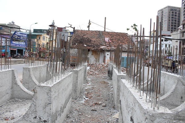 Thảm họa chung cư: Thi công ngổn ngang đã “lùa” dân vào ở