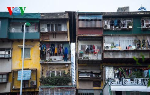 Người dân Hà Nội thấp thỏm sống ở chung cư xuống cấp nghiêm trọng