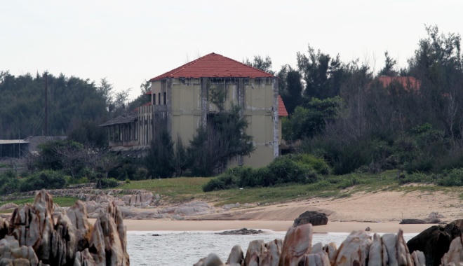 Hoang tàn ở khu biệt thự, resort cao cấp ven biển Bình Thuận