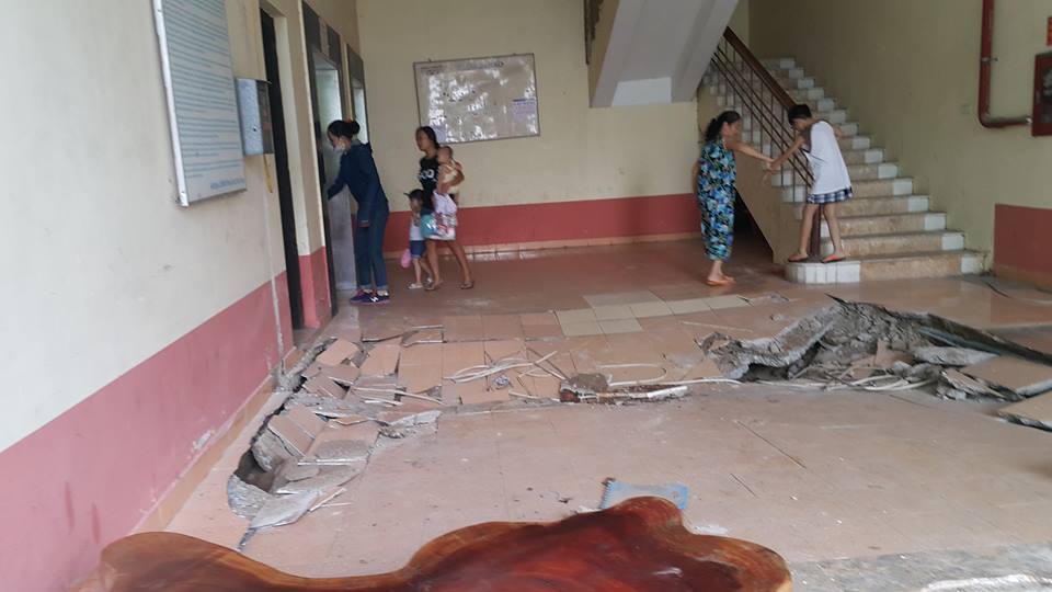 Dân chung cư hốt hoảng vì sàn nhà bất ngờ sập trong đêm