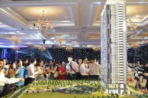 “Giật mình” với quảng cáo BĐS như… biểu tình