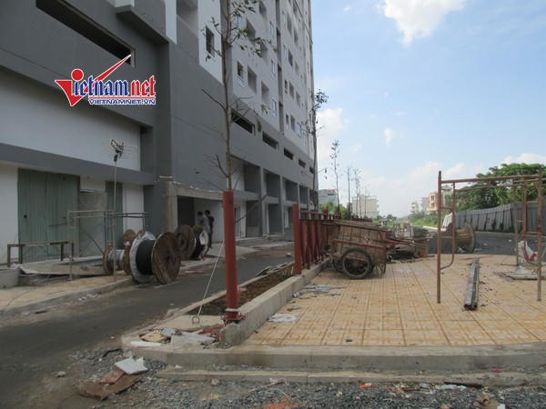 Thảm họa chung cư: Thi công ngổn ngang đã “lùa” dân vào ở