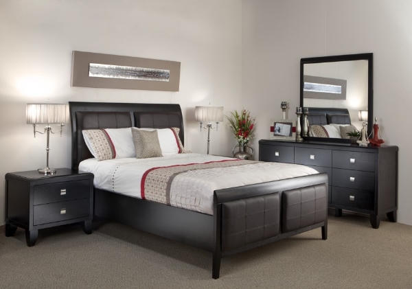 Gương chiếu thẳng vào giường ngủ sẽ tạ cảm giác lo âu, thấp thỏm cho gia chủ.