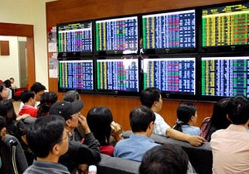 VN-Index vượt mốc 800 điểm sau gần 10 năm