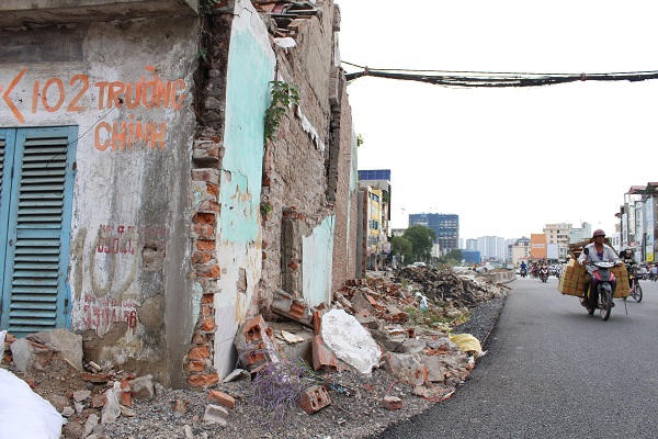 Ngôi nhà "dị thường" giữa lòng đường Trường Chinh 'cong mềm mại'