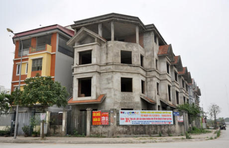 Hà Nội: Hàng trăm biệt thự giá chục tỉ bỏ hoang nhiều năm tại Mễ Trì