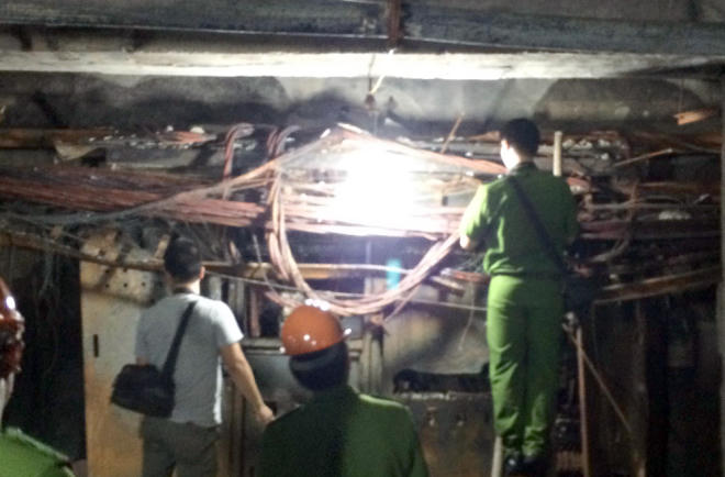 Cận cảnh Ôtô Lexus, xe ga tiền tỷ bị thiêu cháy trong hầm chung cư Xa La