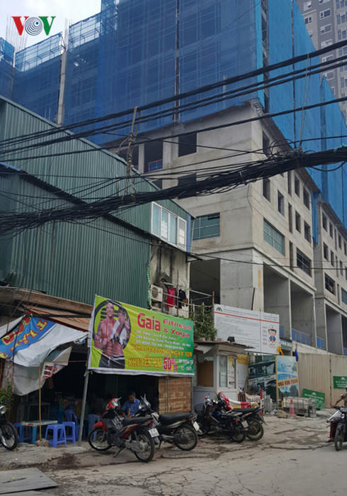 Siêu cao tầng trong phố: Trên comple dưới chân đất