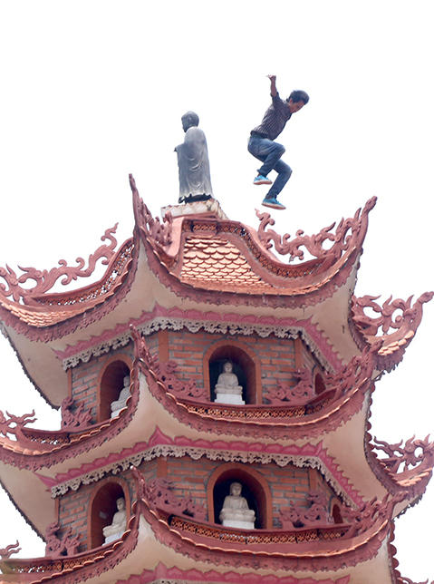 Nam thanh niên nhảy từ tầng 11 bảo tháp xuống đất không chết