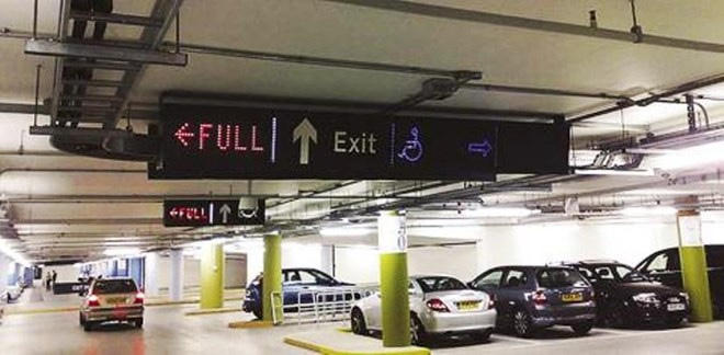 Tranh cãi "quyền mua bán" chỗ để xe ô tô chung cư