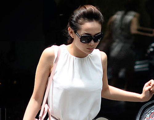 Người nhà cho biết ca sĩ Minh Hằng đang ở nước ngoài. Ảnh: Đức Trí