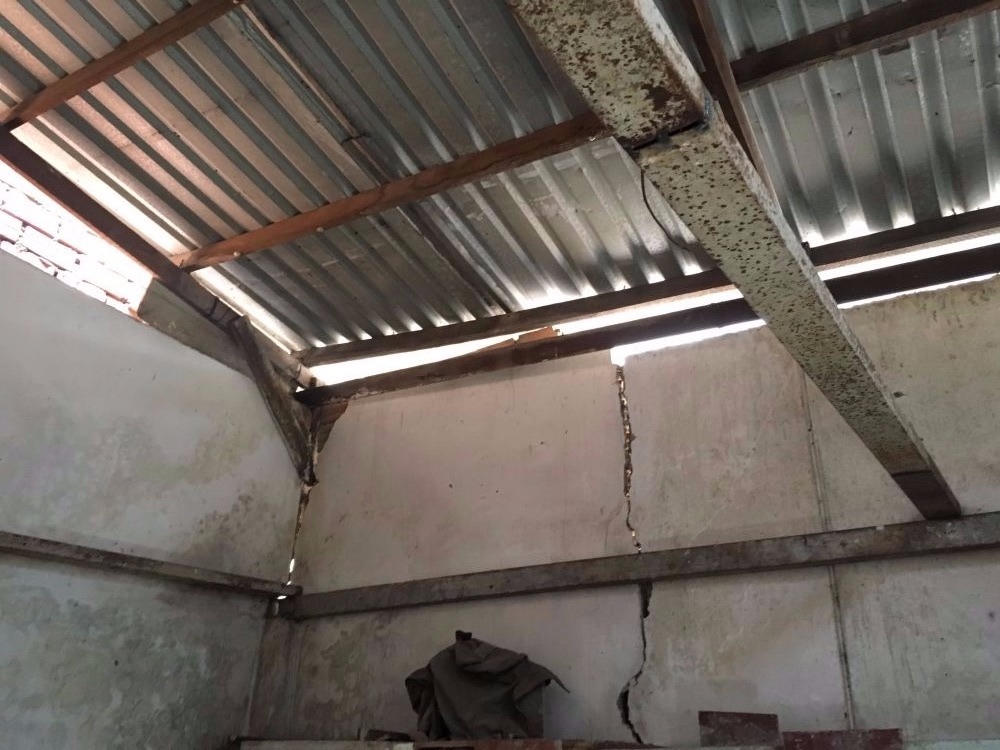 Vừa sống vừa run bên cạnh công trình “tử thần”