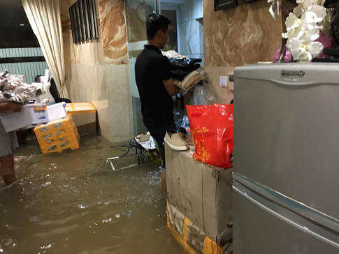 Biệt thự triệu đô của Đàm Vĩnh Hưng bị ngập sau trận mưa chiều 26.9