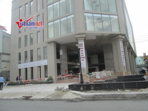 Thảm họa chung cư: Thi công ngổn ngang đã “lùa” dân vào ở