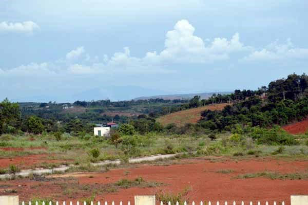 Đầu tư cụm công nghiệp hàng chục tỷ rồi “đắp chiếu”