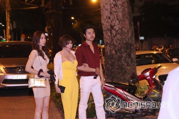Người tình U60 thắm thiết cùng Vũ Hoàng Việt đi xem ca nhạc