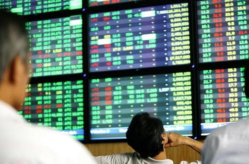 Cuộc chơi của những cổ phiếu 'trà đá'