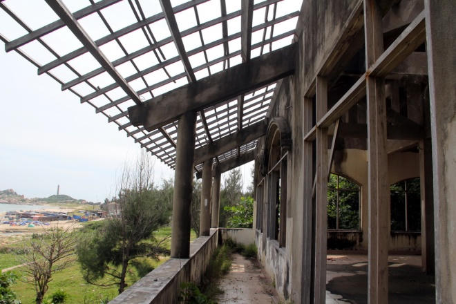 Hoang tàn ở khu biệt thự, resort cao cấp ven biển Bình Thuận