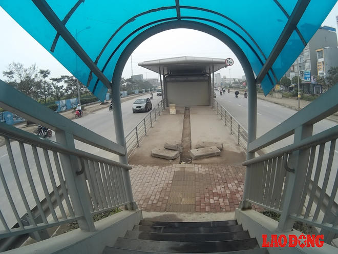 Cận cảnh sự “nham nhở” của dự án xe buýt nhanh hiện đại nhất thủ đô