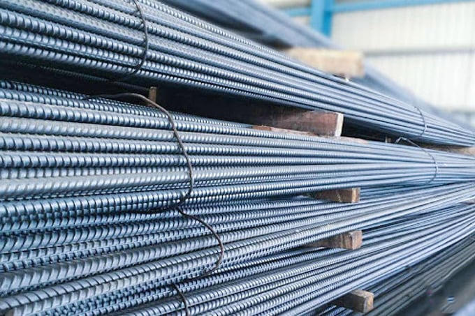 Giá thép thế giới tiếp đà tăng, trong nước ổn định