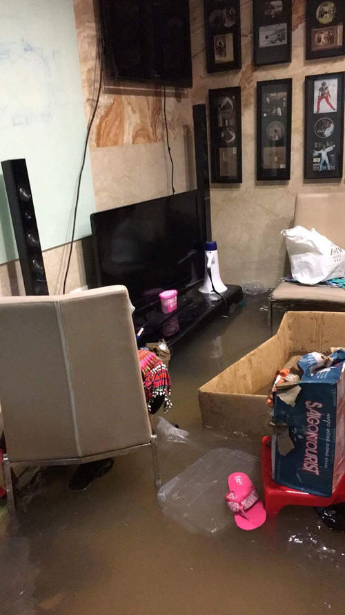 Biệt thự triệu đô của Đàm Vĩnh Hưng bị ngập sau trận mưa chiều 26.9