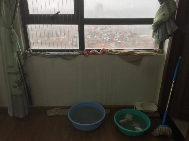 Mưa bão quần thảo, căn hộ chung cư lênh láng nước 