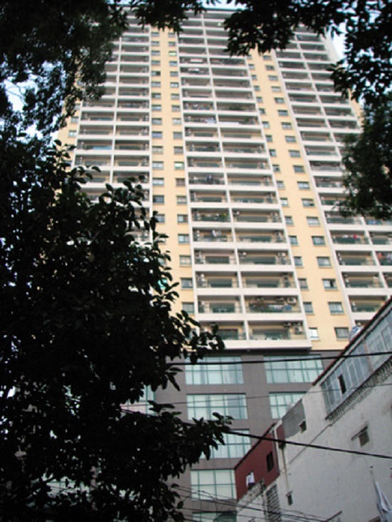 “Cắt ngọn” chung cư 93 Lò Đúc: Hàng ngàn người dân biết sơ tán đi đâu?